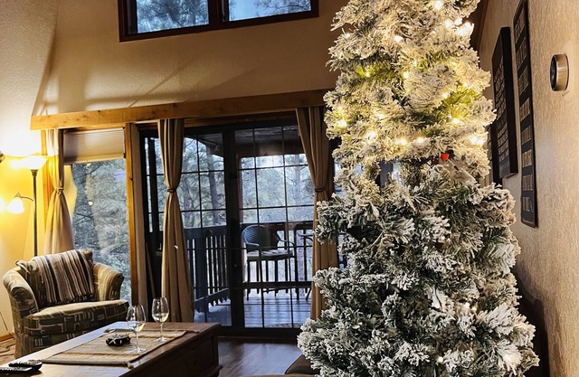 Perfect Vacation 3BR Cabin Central Ruidoso-Not in Flood Zone