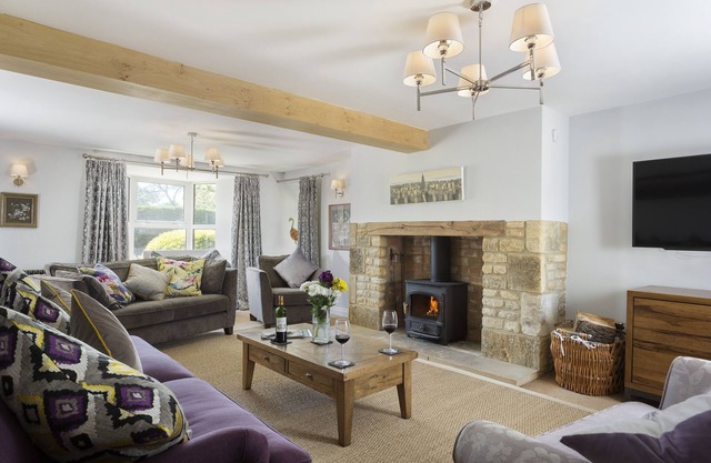 Perfectamente ubicado en el corazón de este hermoso pueblo de Bourton-on-the-Water en Cotswold