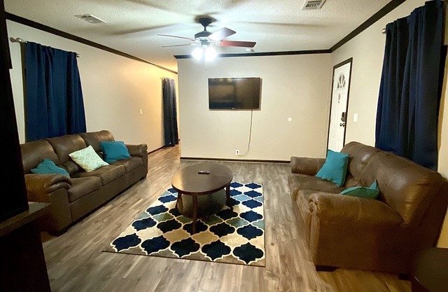 Perfectamente ubicado 3BR / 2BA: 5 minutos de Dow!