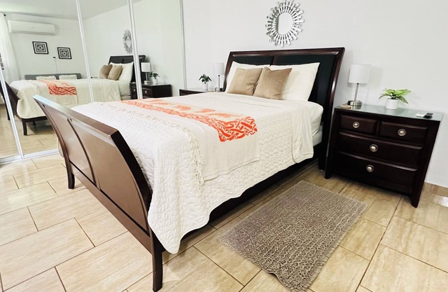 Near beaches, cozy apartment 5 min from Premium Outlets and restaurants.