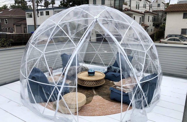 Perfectamente ubicado, moderno, casita de construcción personalizada con aire acondicionado y terraza en la azotea