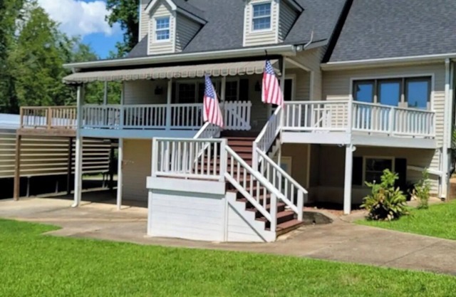 Persimmon Place, handicap access/military discount