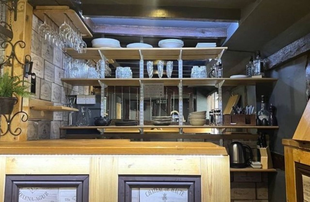 Pet-friendly, 2-bedroom Flat Located in the Heart of Newtown