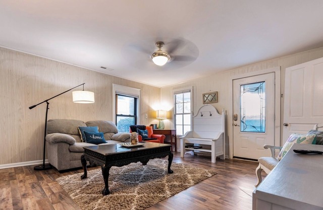 Pet-Friendly 2BR Ranch, Wifi, Parking Near RTP