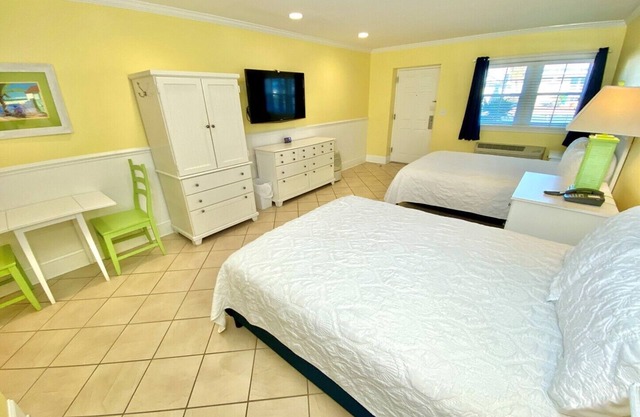 Pet-friendly, 3 Blocks to Beach, Centrally Located! Unit 301