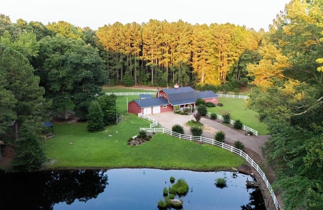 Cozy 3BR Lake House | Firepit, Pier and Pet-Friendly