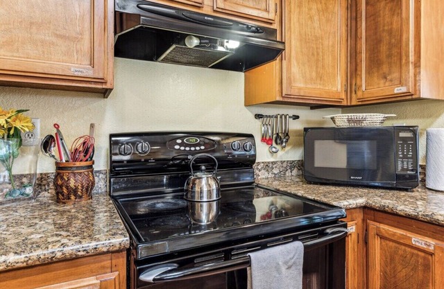 Pet Friendly, 5m to Niles District, Pool Table