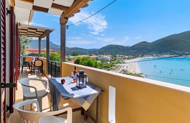 Apartamento que admite mascotas Villa Captain Fotis 3 con vistas al mar y balcón