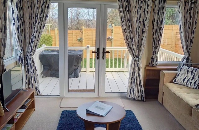 Pet Friendly Caravan - Private Garden - Coghurst Holiday Park