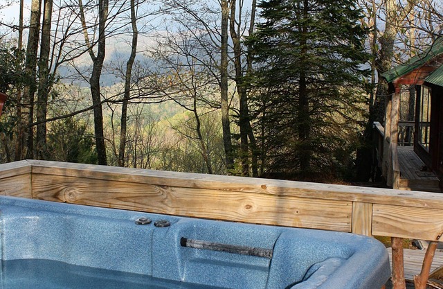 Acogedora cabaña de montaña con bañera de hidromasaje, chimenea, cerca de Boone