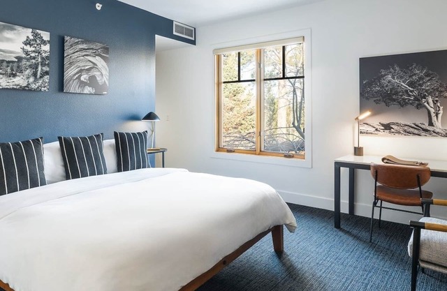 Pet-Friendly Escape Near Lake Tahoe w/ Hot Tub for Chilly Evenings - Parking