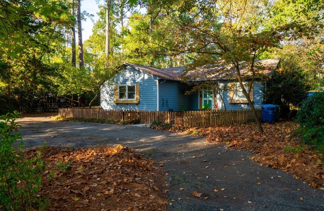 Pet Friendly Family Oasis w/Hot Tub & Fireplace