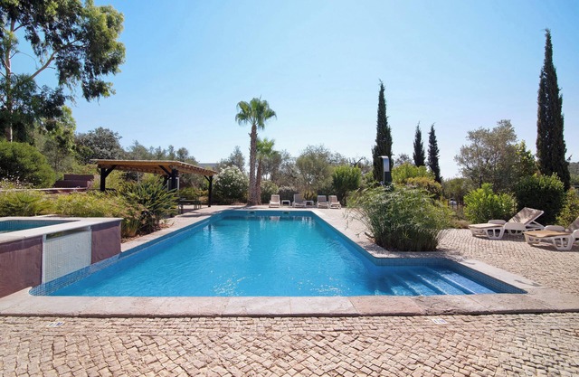 Finca Fazendinha con vistas a la montaña, piscina, Wi-Fi, jardín y terraza; admite mascotas