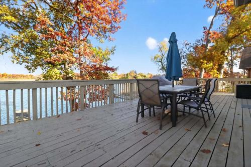 Pet-friendly Grass Lake Hideaway