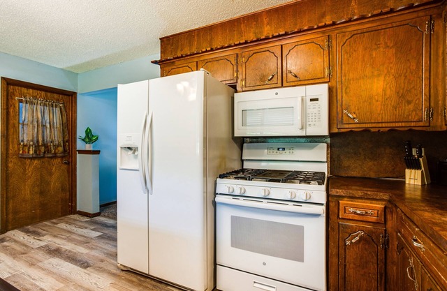 Pet-Friendly Midwest City Home, 10 Mi to Dtwn OKC!