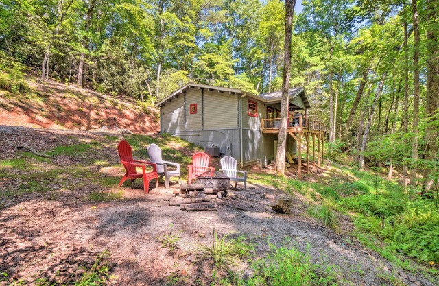 Pet-Friendly Otto Mountain Cabin w/ Fireplace!