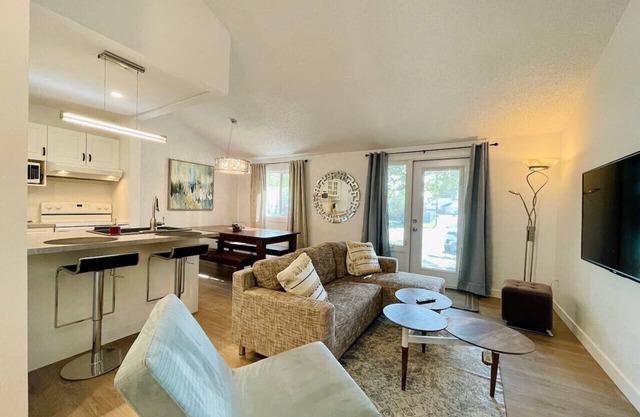 Pet-friendly Renovated Home Near University!