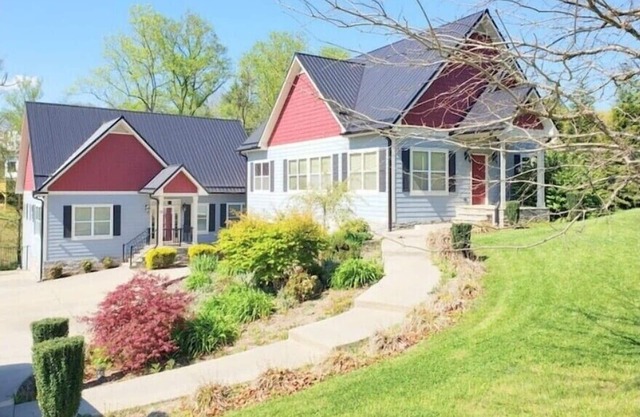 Pet-Friendly Retreat: 2BR/2BA with Fireplace