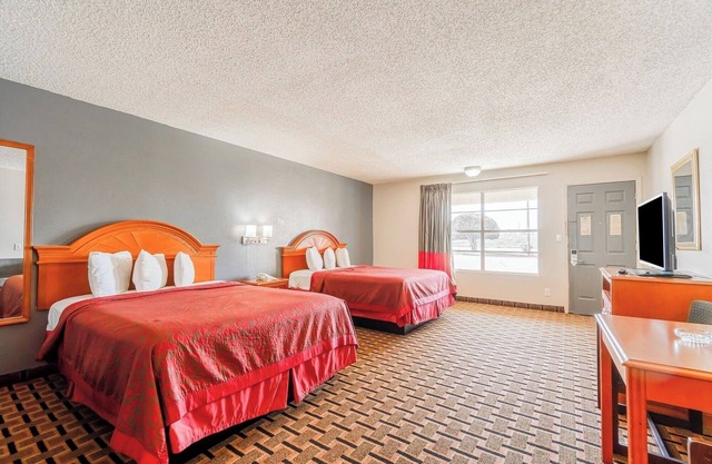 Pet-Friendly Stay w/ Spacious Layout – Perfect for Extended Relaxation