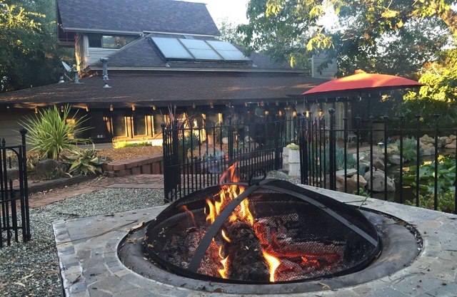 Petaluma Koi Pond Retreat ... muy relajante y cerca del país del vino