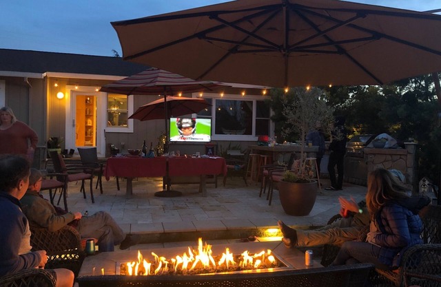 Petaluma Ranch Resort: Pool, spa, fire pit , Bocce, & outdoor kitchen