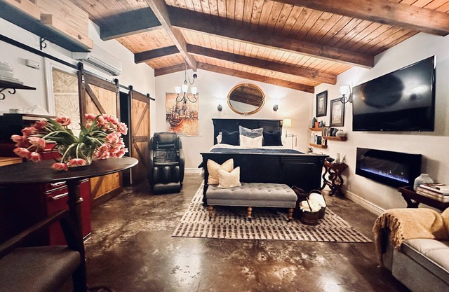 Tu propio Petaluma West Side Shangri-La