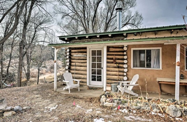 Petite Log Cabin on Organic Farm in New Mexico