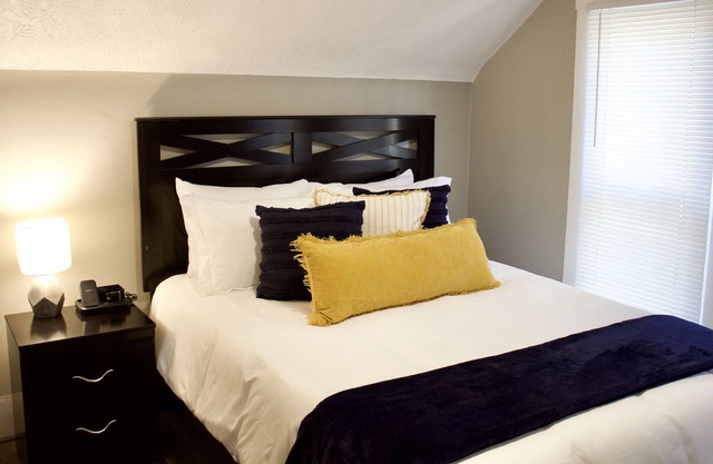 Pets Welcome, Comfortable and Centrally Located