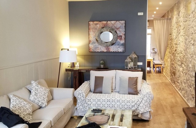 Pintoresca habitación boutique en el corazón de Sants y Mont Juic. También posee # 961480