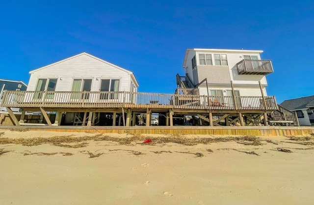 PIERCES POINT HIDEAWAY PROPERTIES (4BR/2.2BA) BAY FRONT IN PIERCES POINT