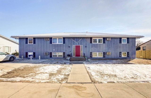 Pierre Vacation Rental - 9 Mi to Oahe Dam!