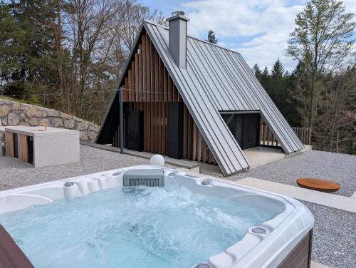 Pine Hill RUBY with free jacuzzi