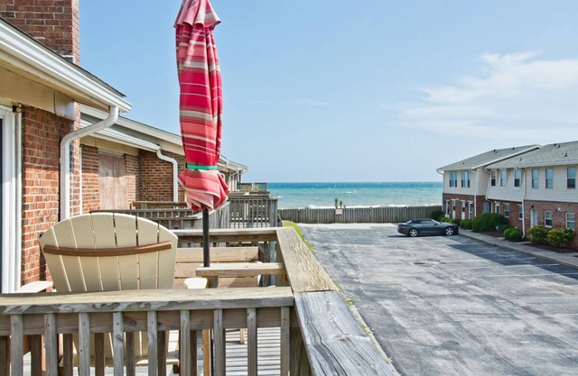 Pine Knoll Townes 34, Townhouse with community pool