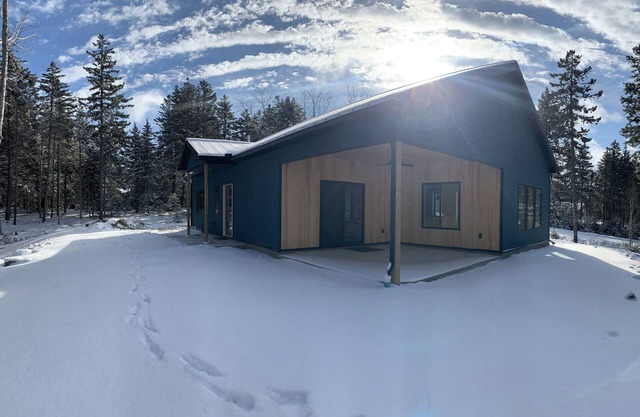 Pine Lodge: 2-bedroom vacation home minutes to Acadia National Park