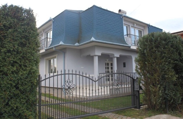 Pine Wood Apartment 6