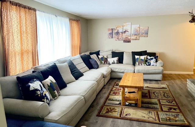 Pinecone Cabin - Near Higgins Lake & Trails!