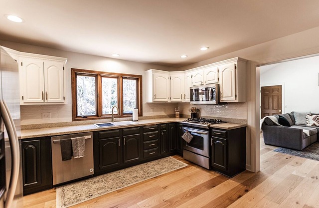 Pinecrest Retreat! 5Bed 3Bath home with Pool, Hot Tub & Fire Pit