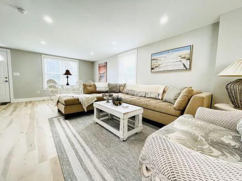 Pink Bungalow Downtown