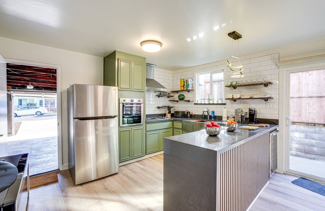 Pinole Oasis w/ Gazebo & Gas Grill: Close to Napa