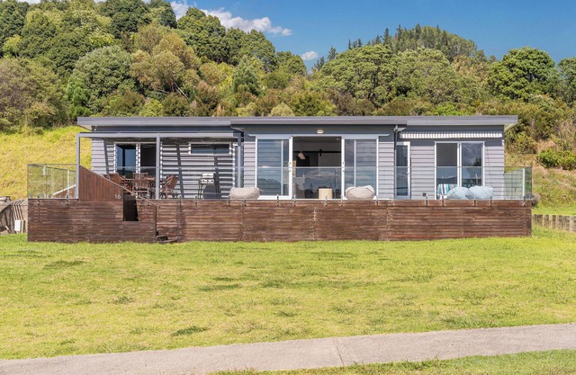 Pipi Palace - Cooks Beach Holiday Home