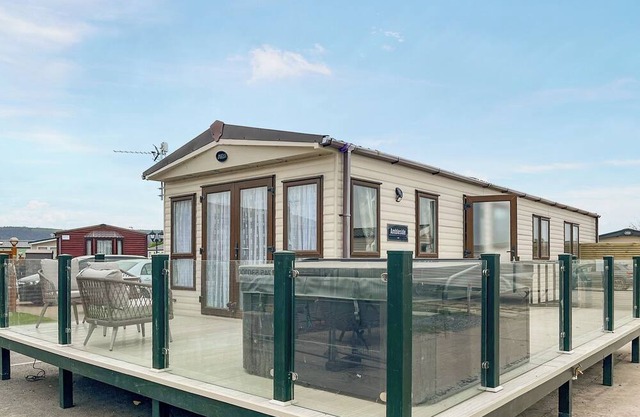 Platinum 4+2 Hot Tub