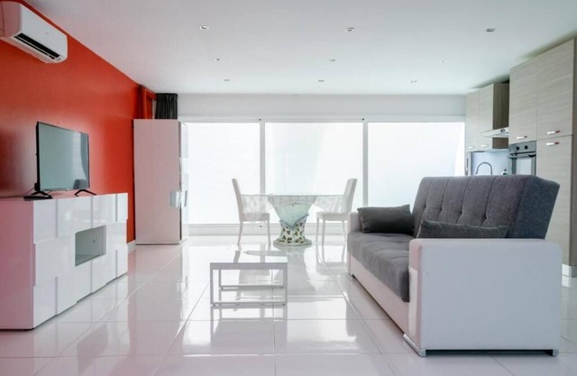 PLAYA A 3 MINUTOS .PARKING, BARBACOA.APARTAMENTO CASTELLDEFELS