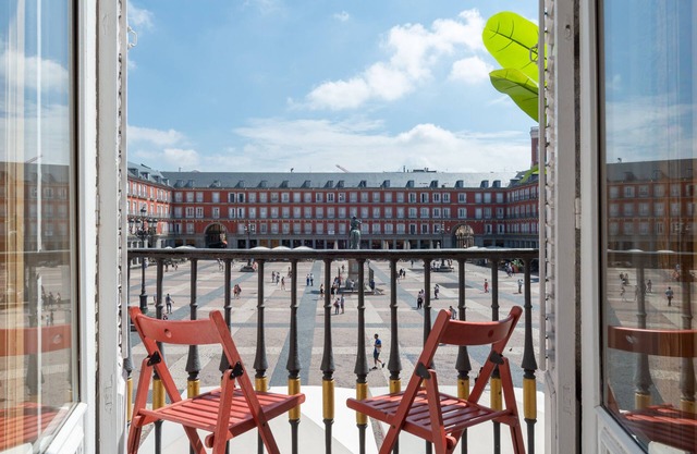 PLAZA MAYOR groups by MONARO*****