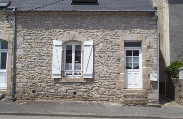 Pleasant fisherman's cottage near the port