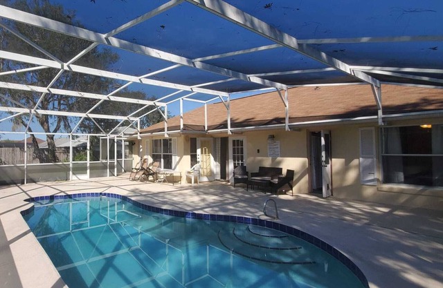 Pleasant Hill Retreat Pet friendly 30 min Disney