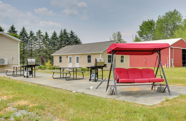 Pleasant Mount Abode w/ Pool, Near Skiing & Hiking