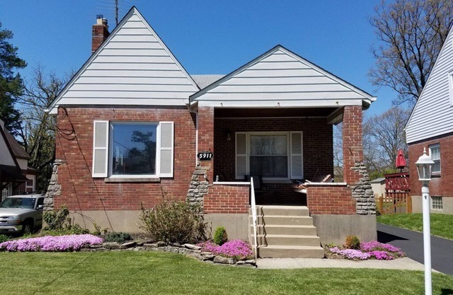 Pleasant Ridge: a 8 millas del centro de Cincinnati en un vecindario peatonal