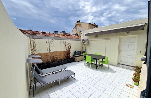 Plein centre Appartement climatisé et spacieux avec grande terrasse sur le toit à Nice