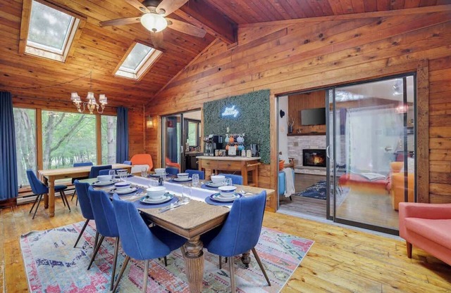 Pocono Cabin | Cozy | Hot Tub | Game Room