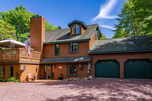 Poconos Getaway! Lake Harmony!